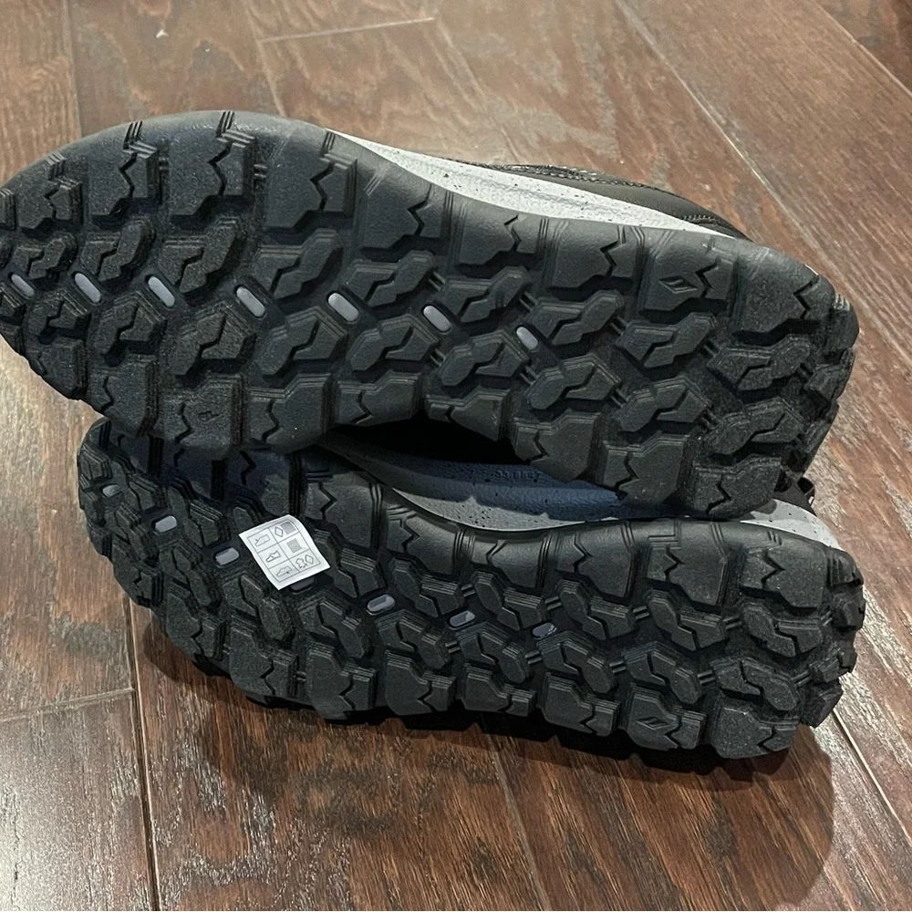 Skechers Men Urbex Duraleather Mesh Charcoal Trim Memory Foam Sneaker Size 8 NEW